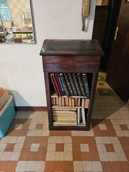 Mahogany and mahogany veneer writing desk...