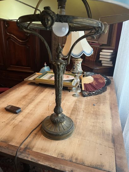 TRAVAIL FRANCAIS Xxème siècle
Pied de lampe...