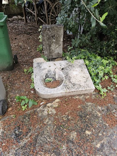 Marble stack
Dim: 13 x 88 x 61cm
Stone trough...