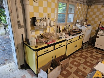 Formica kitchen furniture set and contents
Dishwasher
A...