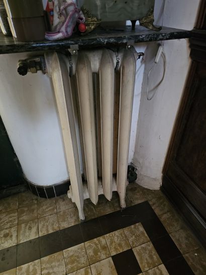 Set of 11 cast iron radiators
Also included...