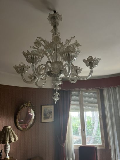MURANO
Lustre en verre blanc, soufflé et...