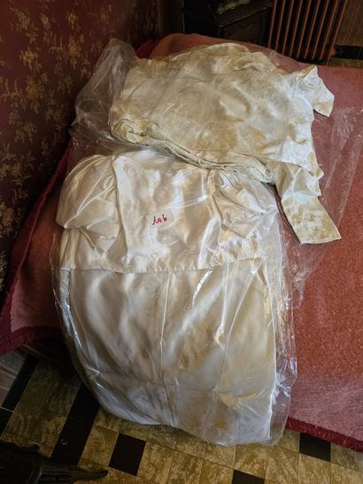 Ensemble de deux robes de baptême et une...