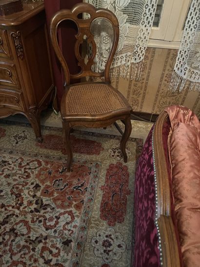 DEUX CHAISES en acajou, garnies de tissu
On...