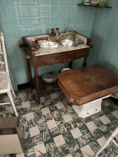SALLE DE BAIN DU 1er ETAGE
Coiffeuse de toilette...