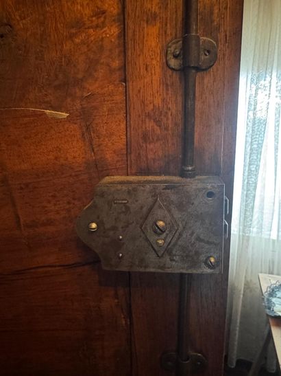 Chambre 2
ARMOIRE 
Dim :260 x 165 x 168 ...
