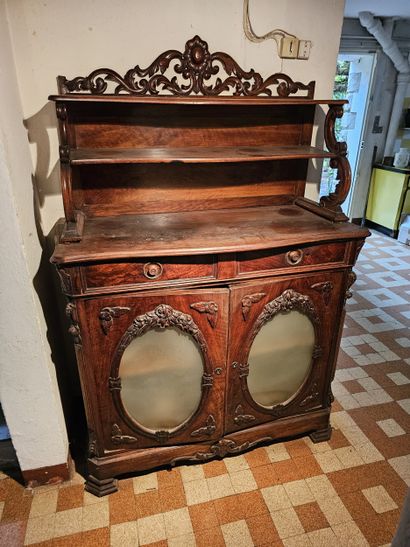 BUFFET DRESSOIR en acajou sculpté ouvrant...