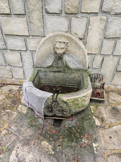 Lion-head stone overflow fountain
Dim: 90...
