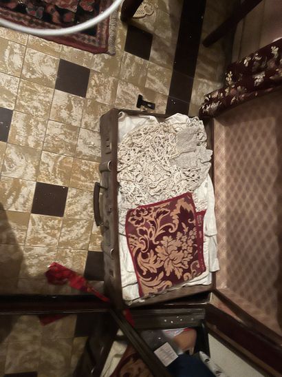 DANS LE PLACARD DE LA CHAMBRE 3
Linge de...