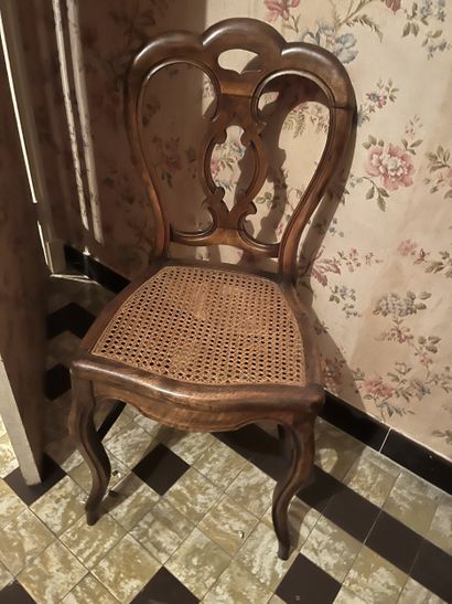 DEUX CHAISES en acajou, garnies de tissu
On...