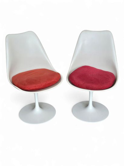 KNOLL D'après
Cinq chaises tulipe en fonte...