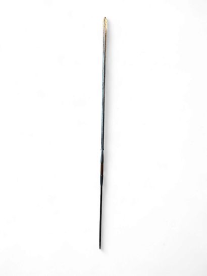 MASSAI
Lance en bois et fer
Dim : 185 cm