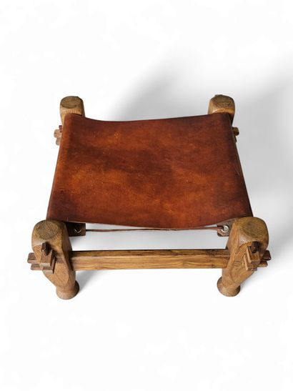 PAIRE de fauteuils cubiques dans le goût...