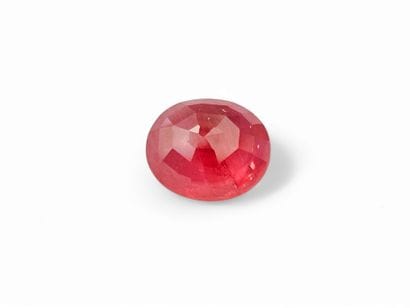 SAPHIR reddish orange 	ovale, Madagascar	,...