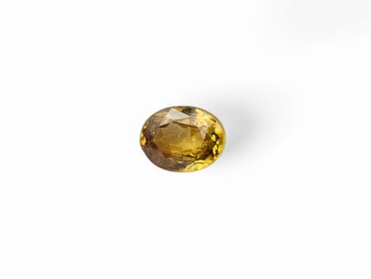 SPHENE greenish yellow Madagascar ovale 
Dim...