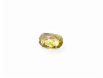 SPHENE greenish yellow Madagascar ovale 7,2...