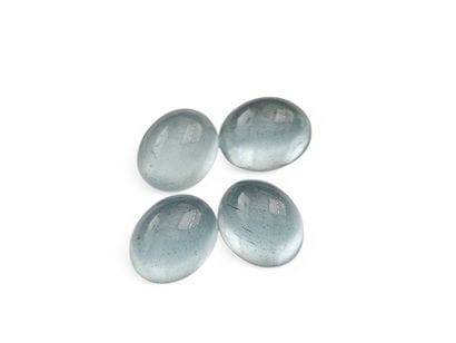 QUATRE AIGUES MARINES bleues VVS, cabochons,...