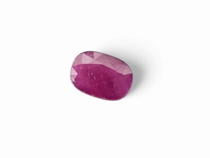RUBIS purplish red , ovale , Guiné , 3,75...