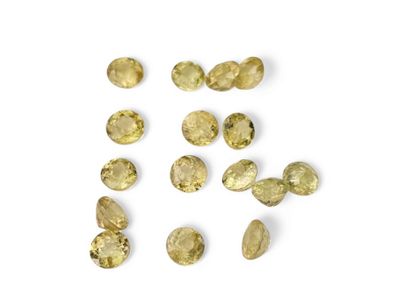 SPHENE yellowish green Nbr 16 Madagascar...
