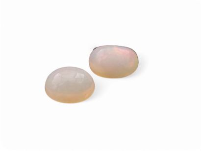 OPALE play of color crystal Nbr 2 , cabochon...