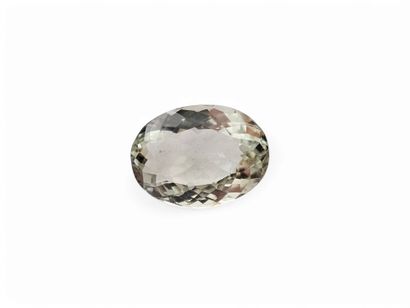 AMETHYSTE verte VVS ovale, 	Afrique, 5,48...