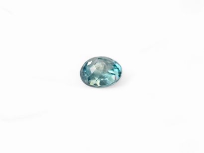 ZIRCON gentle heat blue , ovale , Cambodge...