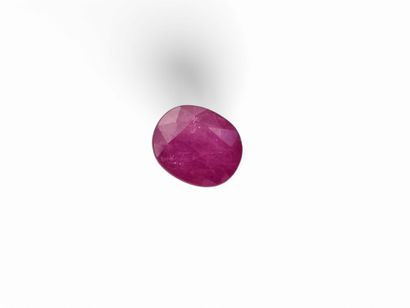 RUBIS pinkish rouge ovale, 	Madagascar	,...