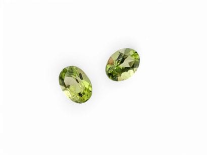 PERIDOT VVS Nbr 2 , ovale , Pakistan , 2,72...