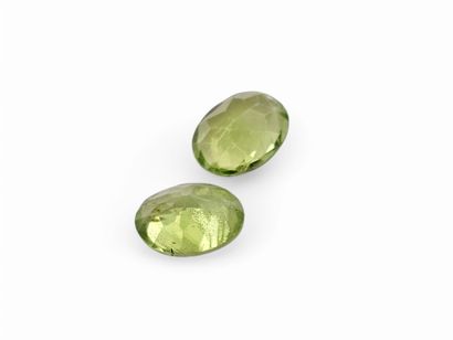 PERIDOT green Nbr 2 , ovale , Pakistan ,...