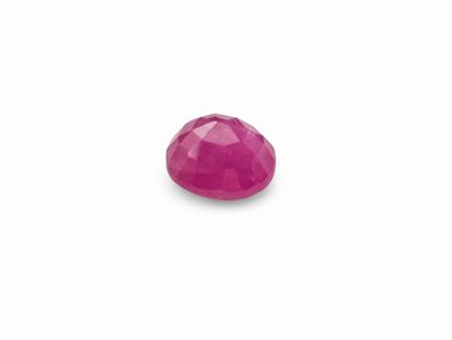 RUBIS pinkish rouge ovale, 	Madagascar	,...