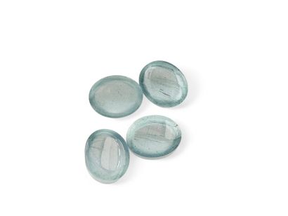 QUATRE AIGUES MARINES bleues VVS, cabochons,...
