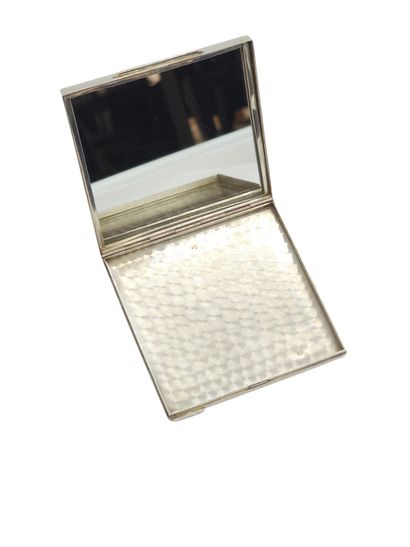 Cigarette case in 925° guilloche silver with...