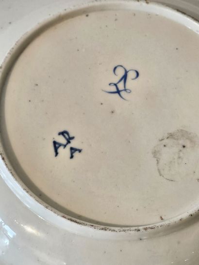 ARRAS
Soft-paste porcelain plate with polychrome...