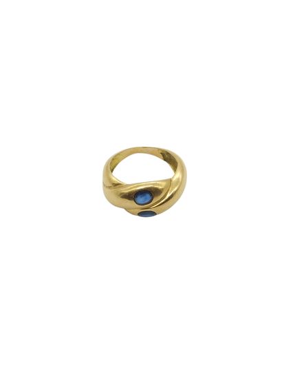 BAGUE en or jaune 750° ornée de deux saphirs...