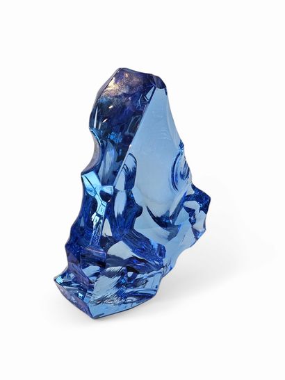 BACCARAT
Large blue crystal sculpture 
Signature...