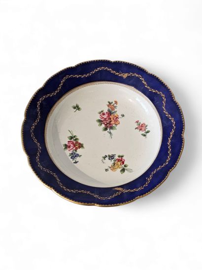 ARRAS
Soft-paste porcelain plate with polychrome...