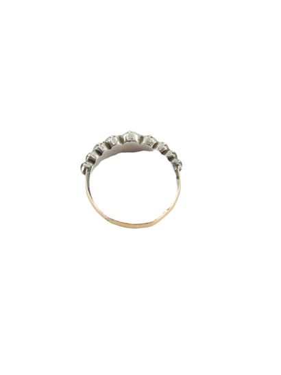 BAGUE en or et argent ornée de pierres blanches...