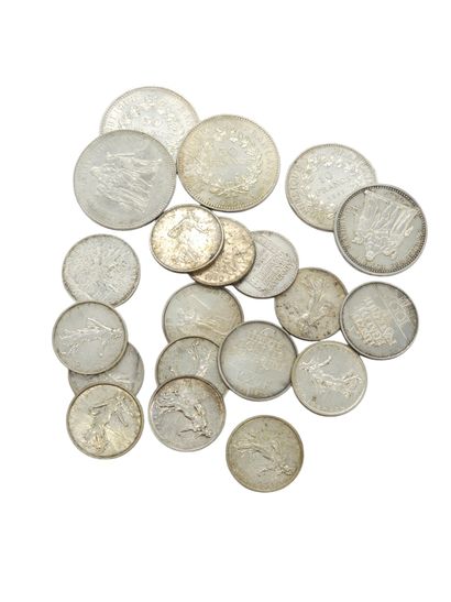 Coin sets :
Four of 100 francs
Three of 50...