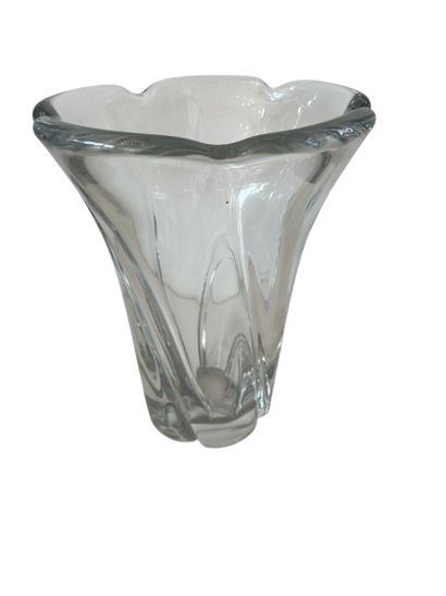 DAUM
Large crystal vase 
Circa 1970
Size:...