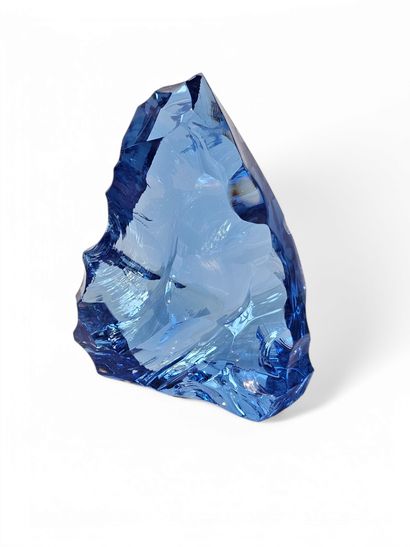 BACCARAT
Large blue crystal sculpture 
Signature...