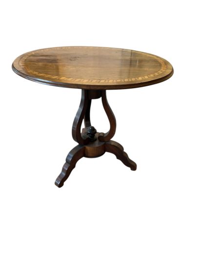 ENGLISH WORK XIXth century 
Oblong tripod...
