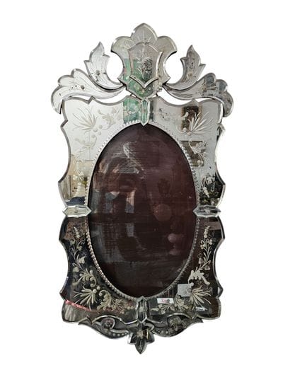 Venetian mirror
Wear and accidents