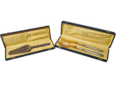 SILVER METAL SET including:
Cake scoop with...