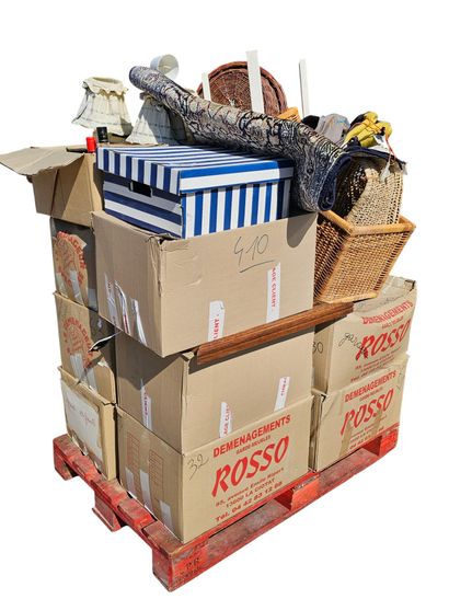 Pallet of house furnishings, curios, crockery,...