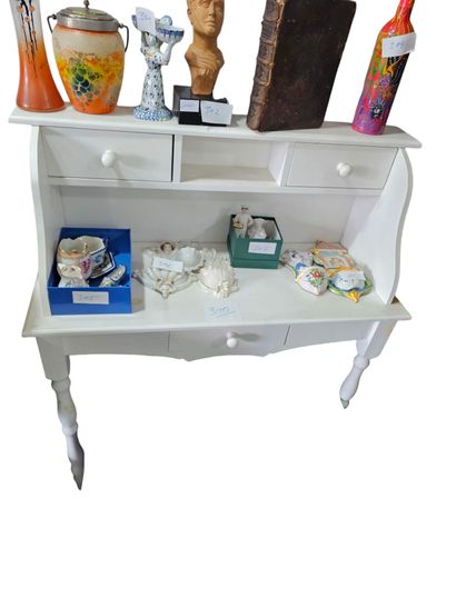 Modern work
Small white wood desk, white...