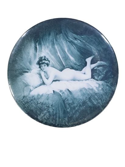 LIMOGES
Large porcelain dish depicting Madame...
