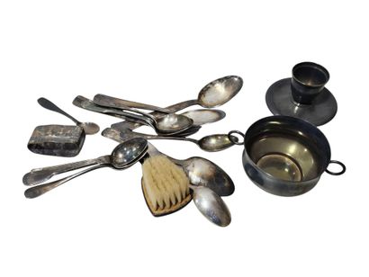SILVER METAL SET including :
Salad servers
Two...