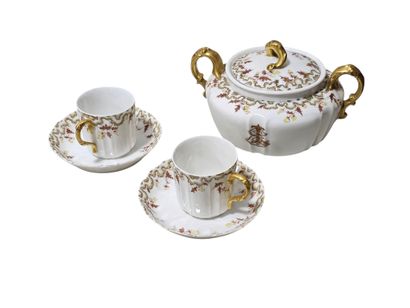 Partie de service à café en porcelaine blanche...