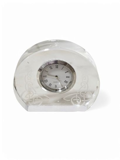 SMALL HANGING LAMP in engraved glass
