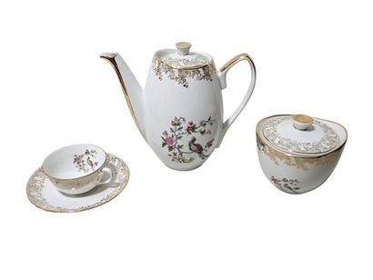 TABLE SERVICE in white porcelain with gold...